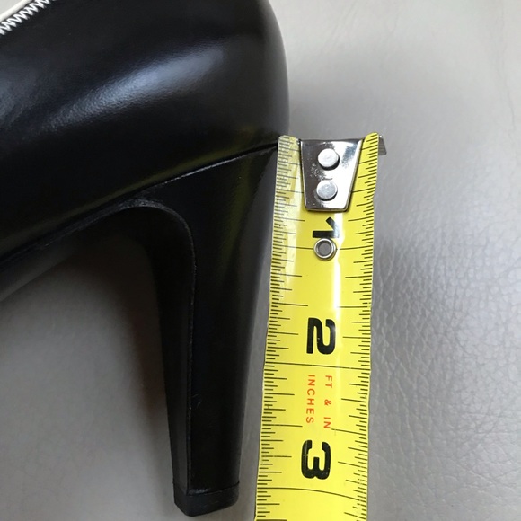 CHANEL BLACK HEELS - Picture 7 of 8